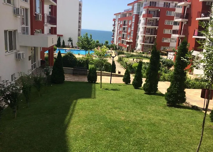 Marina Panorama Grand Private Apartment